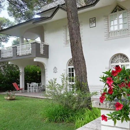 Holiday home Lamaisonblanche
